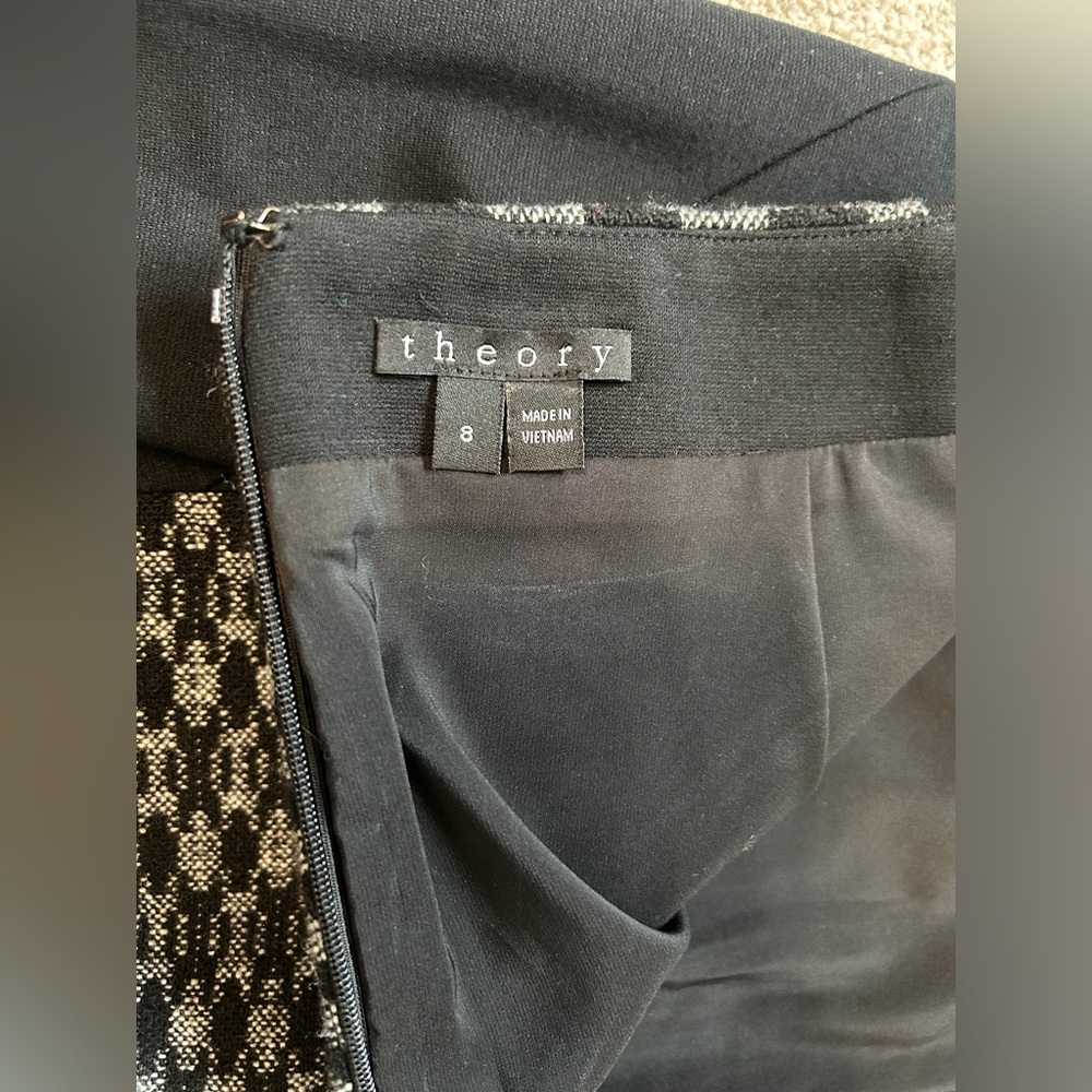Theory fitted skirt- business or professional event - Picture 5 of 7